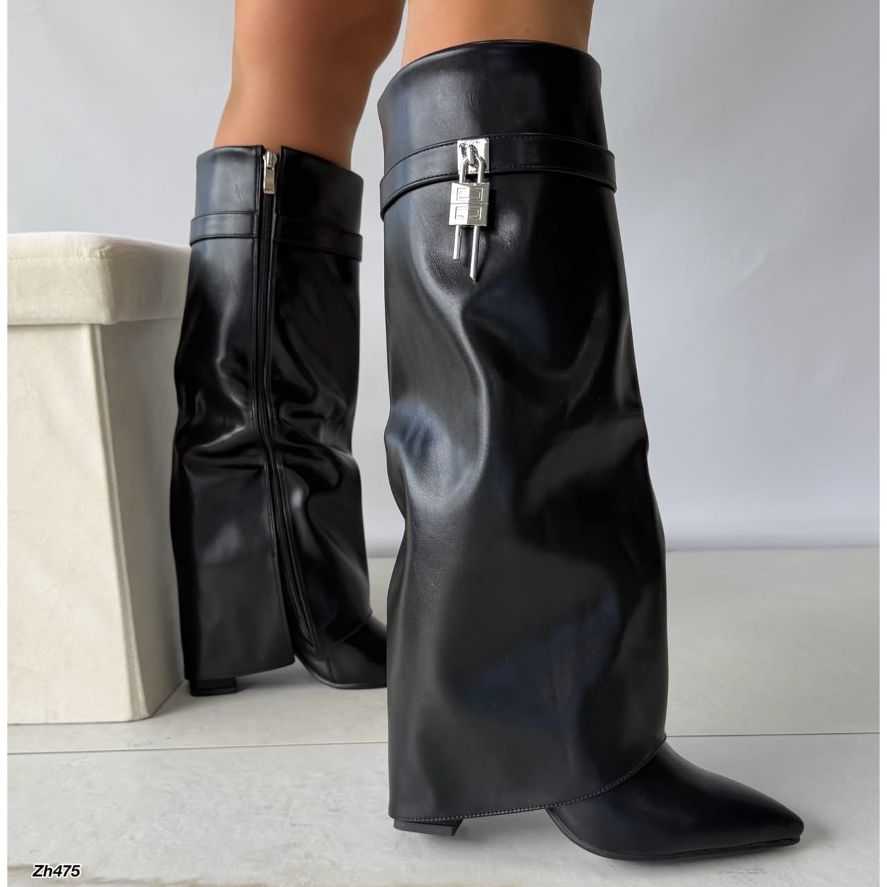 Bota caña alta negro doblez detalle plateado tacon 10cm HX3079-B9527